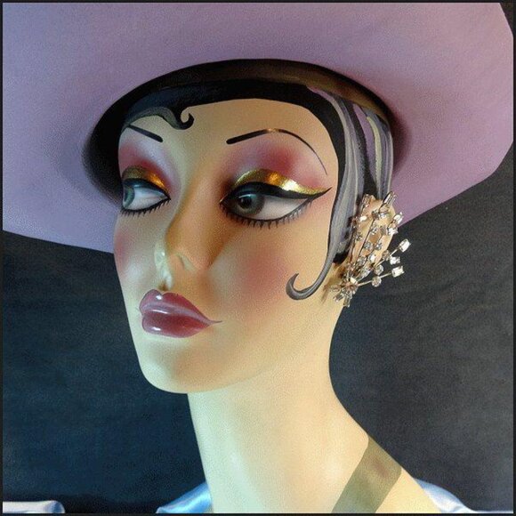 1940s Art Deco Crystal Fireworks Vintage Clip Earrings - Picture 3 of 5